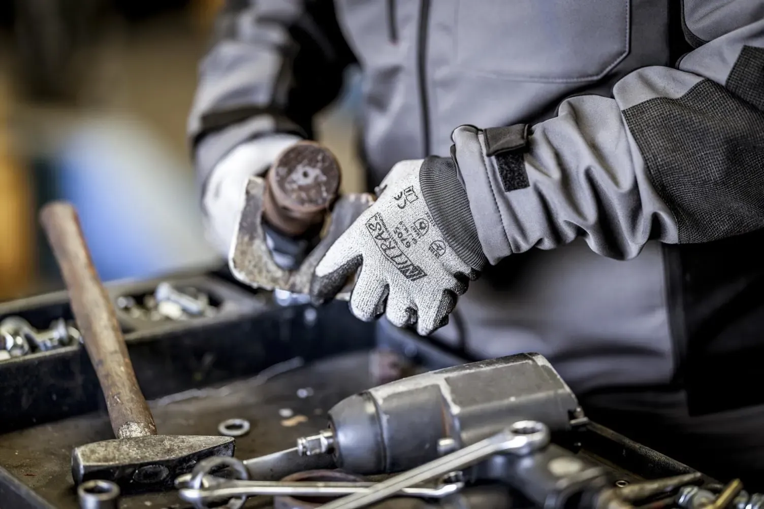 Cut-resistant gloves.webp