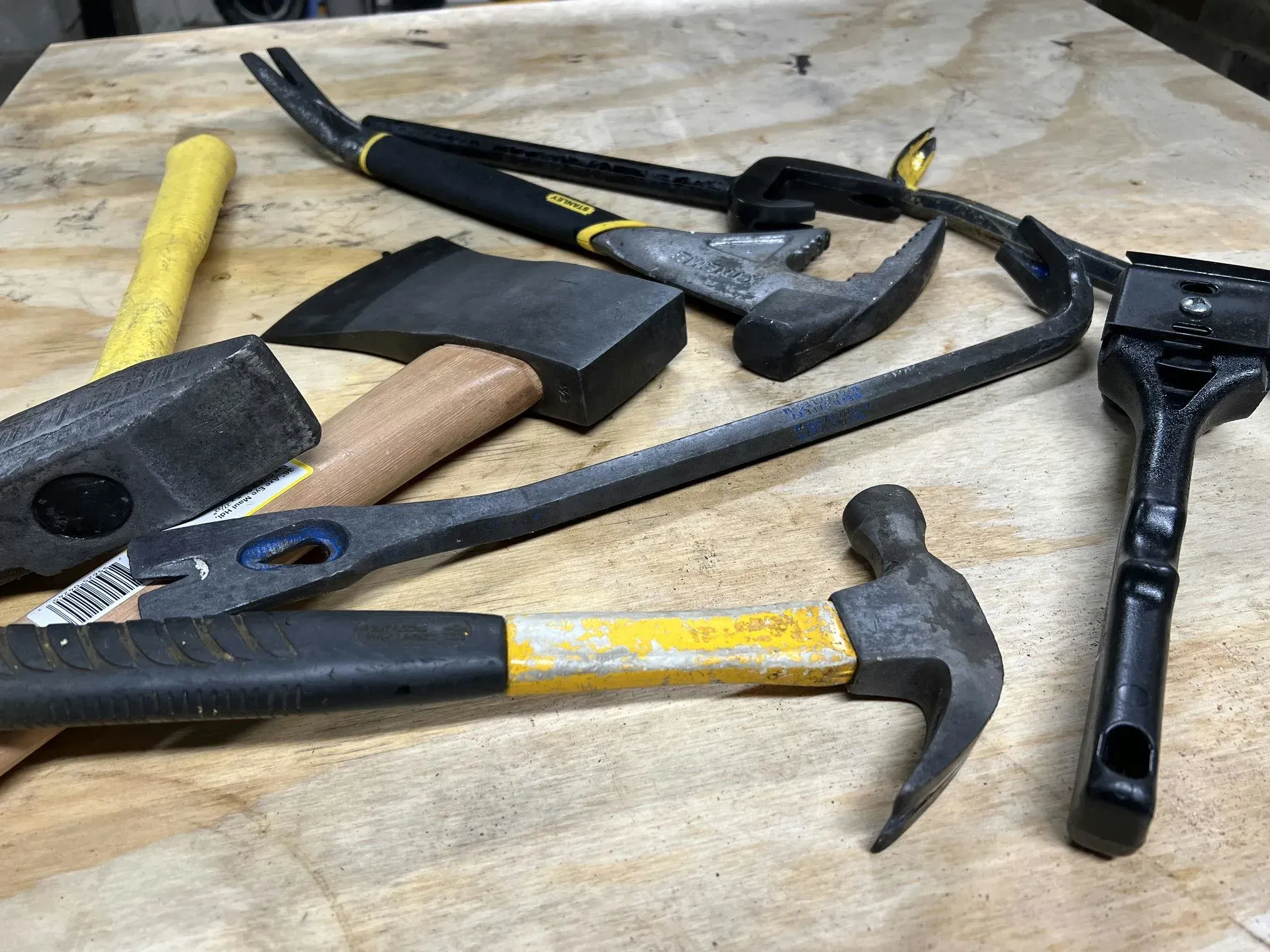 Hammer and pry bar.webp