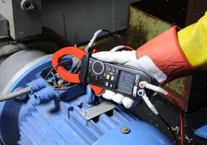 klein tools cl800 digital clamp meter.webp